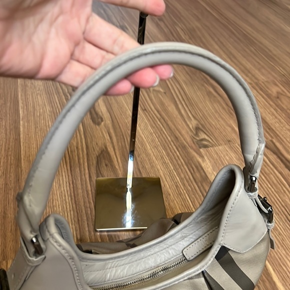 A40- π― % authentic Burberry shoulder bag - Picture 11 of 16